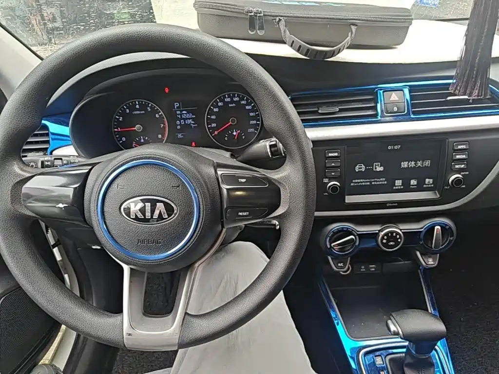 Kia K2 2017 — фото 10
