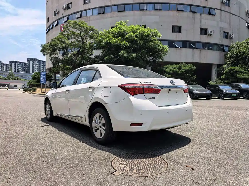 Toyota Corolla 2015 — фото 8