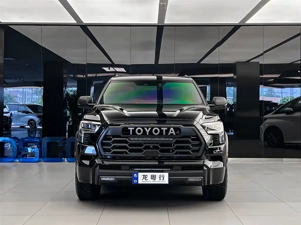 Toyota Sequoia 2025 — фото 1