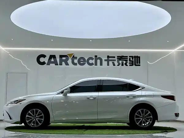 Lexus ES 2023