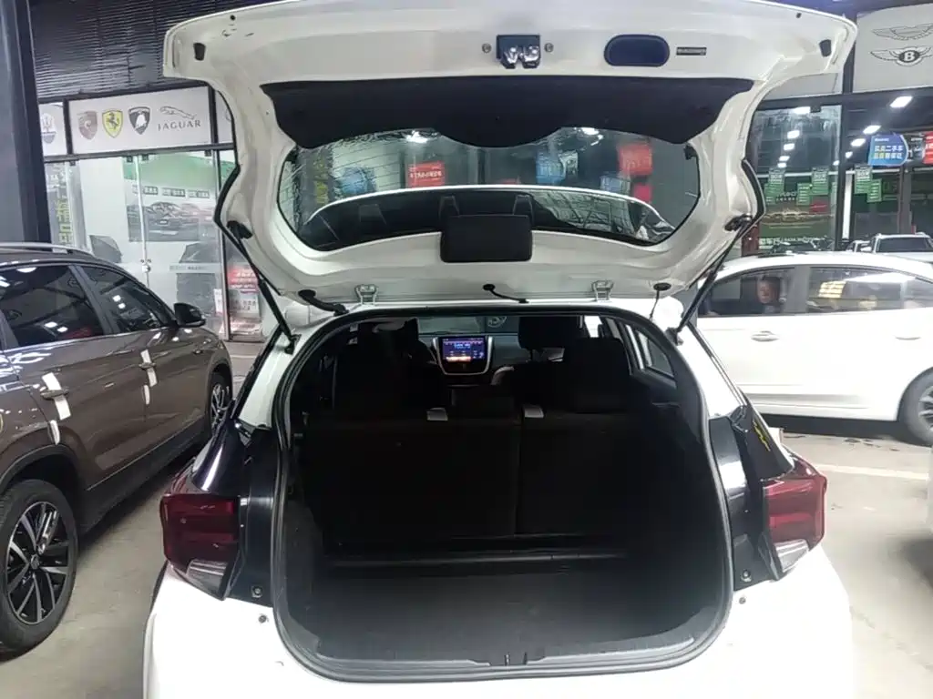 Toyota Yaris L 2020 — фото 19