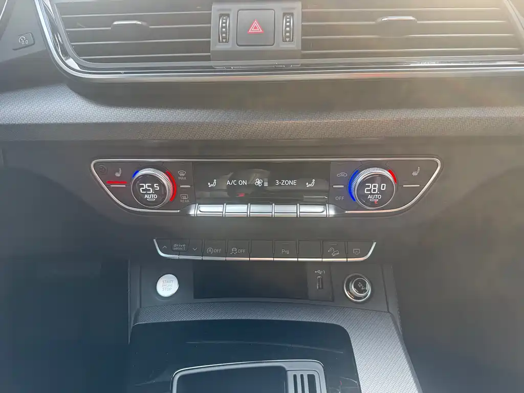 Audi Q5L 2023 — фото 12