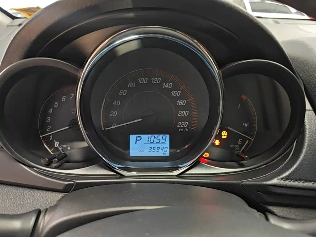 Toyota Yaris L 2021 — фото 12