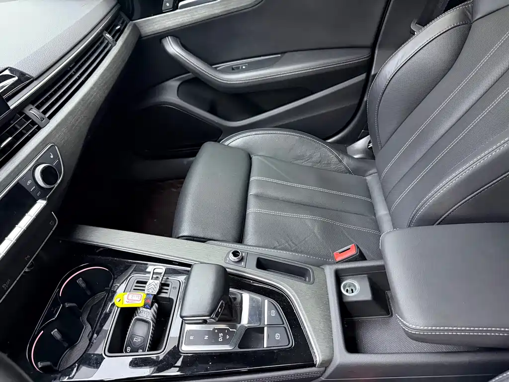 Audi A4L 2023 — фото 14