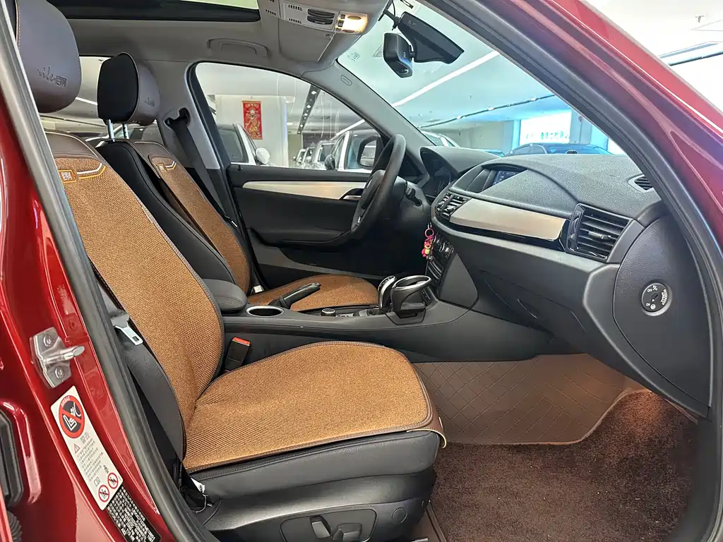 BMW X1 2015 — фото 11