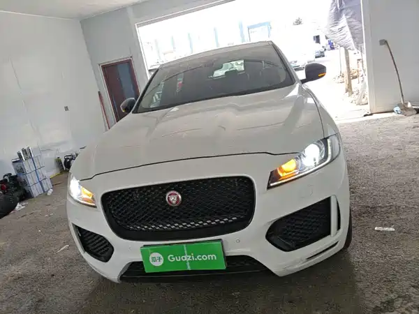 Jaguar F-PACE 2020