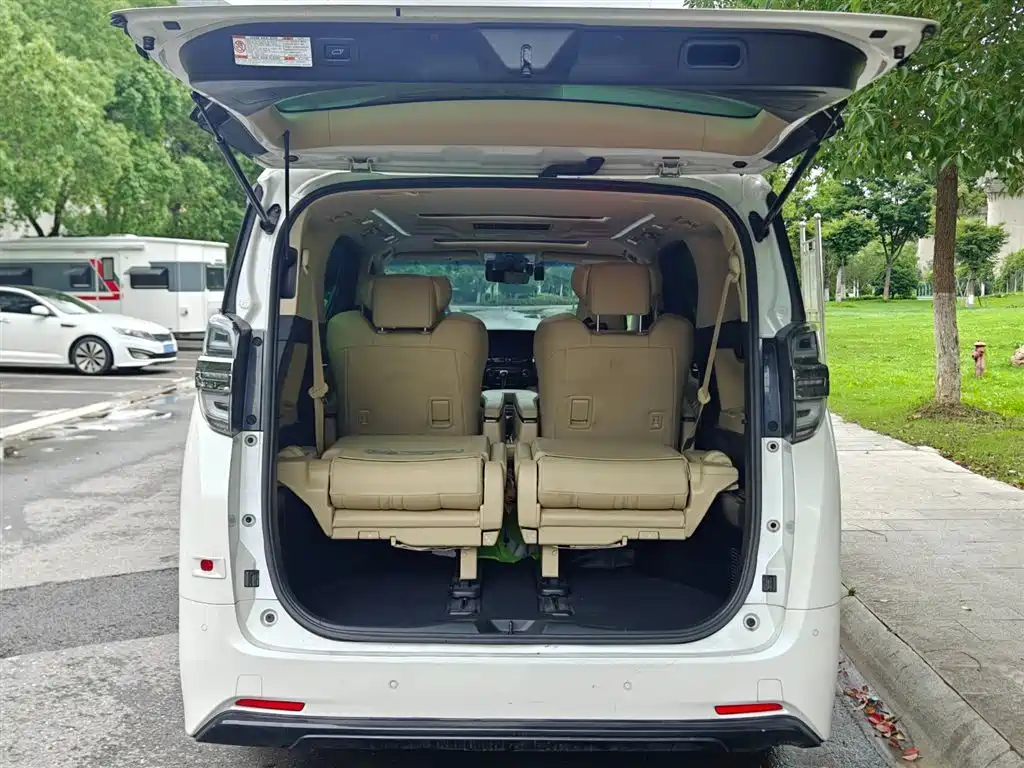 Toyota Vellfire 2020 — фото 16