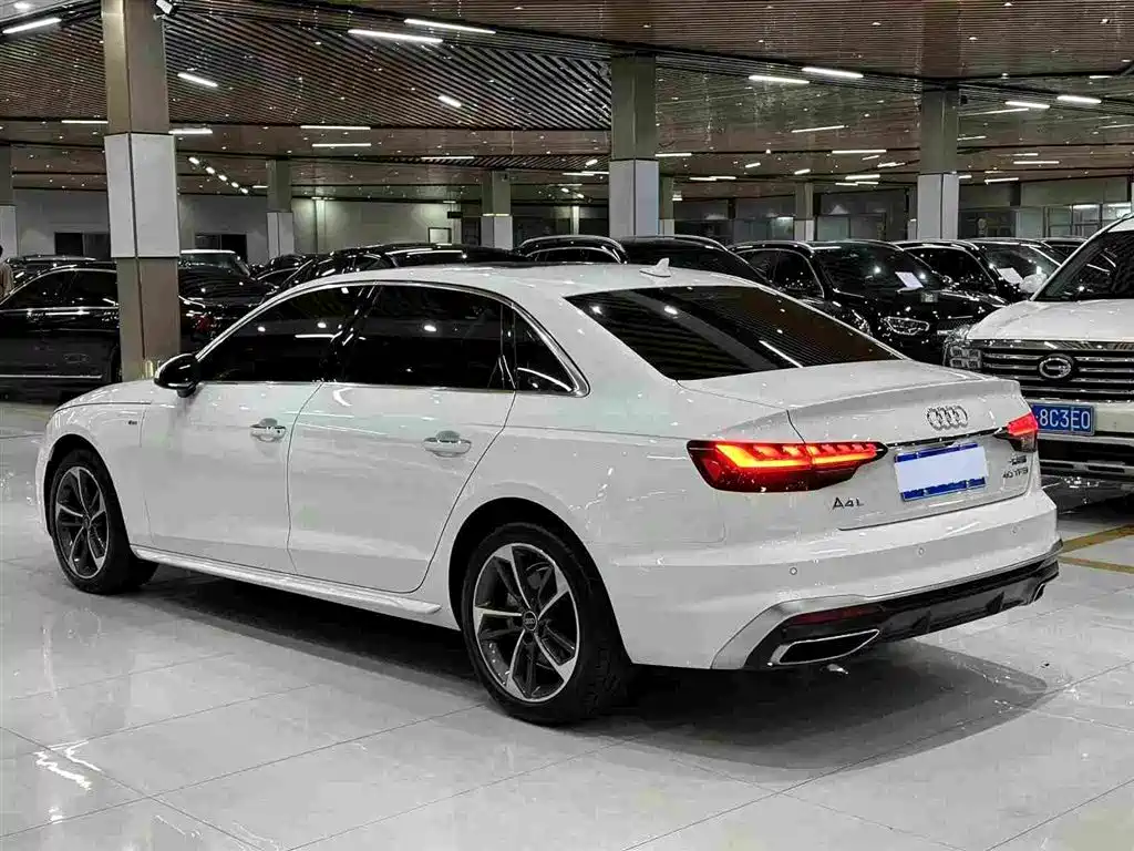 Audi A4L 2024 — фото 6