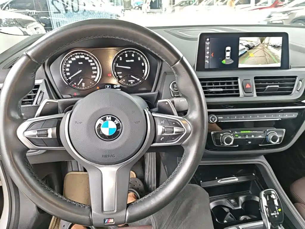 BMW 1 Series 2020 — фото 10