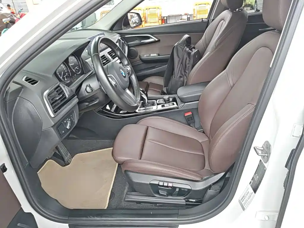 BMW 1 Series 2020 — фото 15