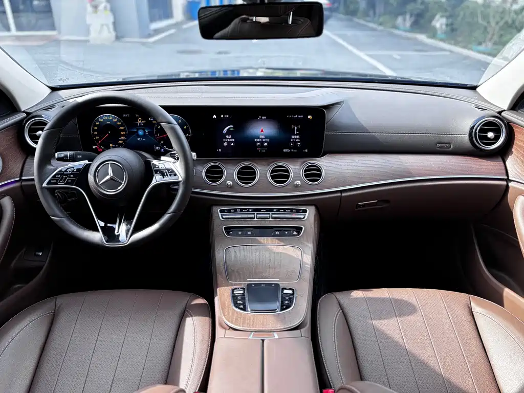 Mercedes-Benz E-Class 2023 — фото 9