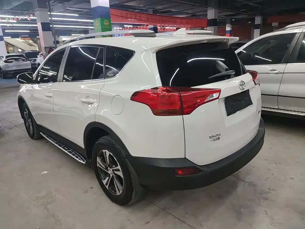 Toyota RAV4 2016 — фото 5