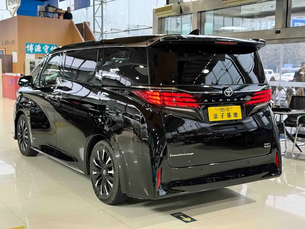 Toyota Alphard 2024 — фото 26