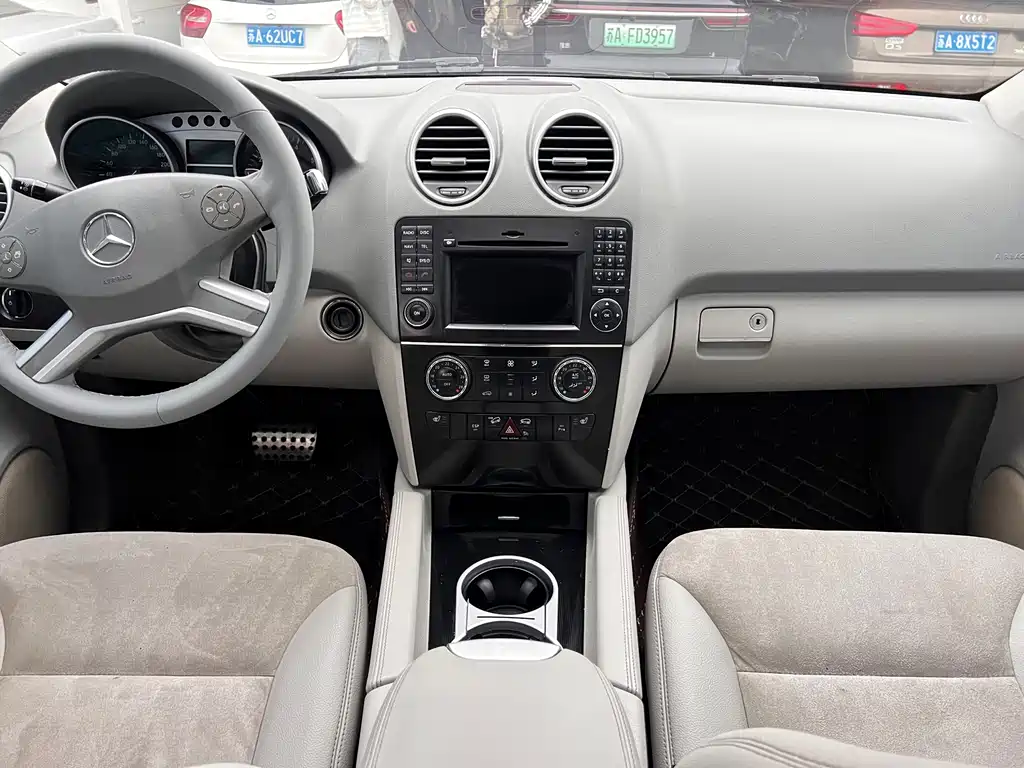 Mercedes-Benz M-Class 2010 — фото 14