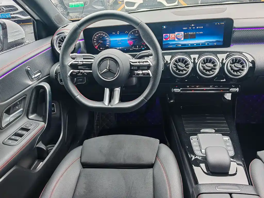 Mercedes-Benz A-Class 2024 — фото 11