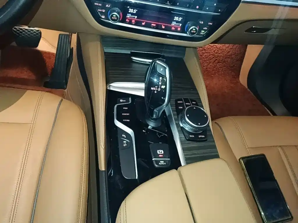 BMW 6 Series GT 2018 — фото 14