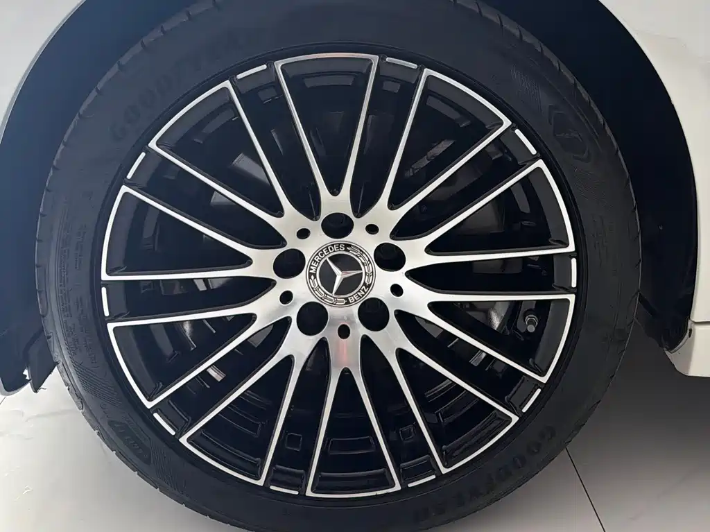 Mercedes-Benz C-Class 2023 — фото 13