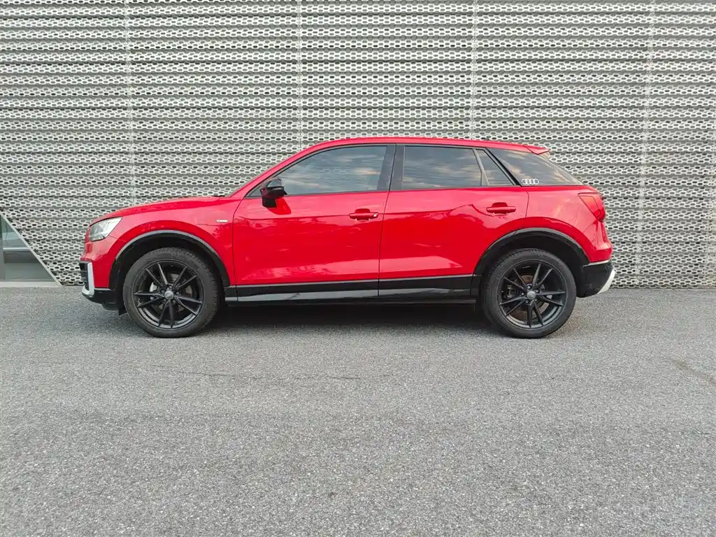 Audi Q2L 2021 — фото 4
