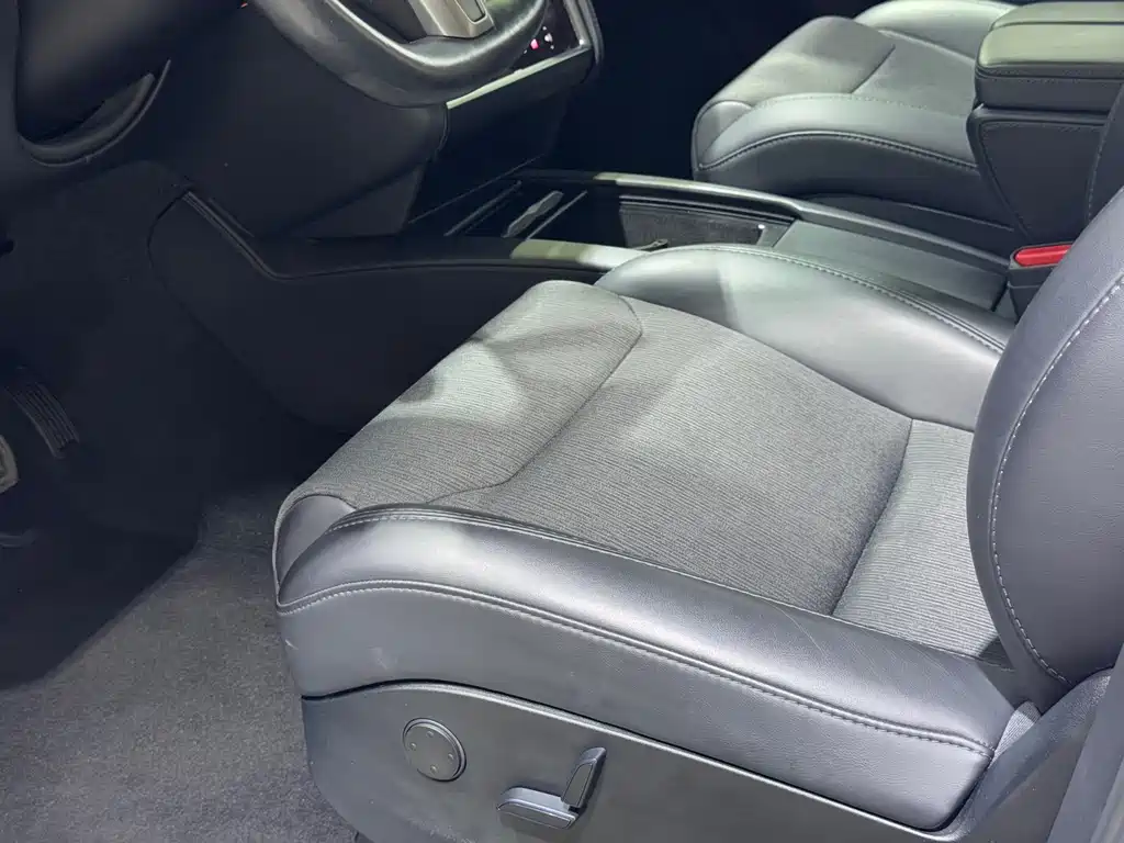 Tesla Model X 2019 — фото 11