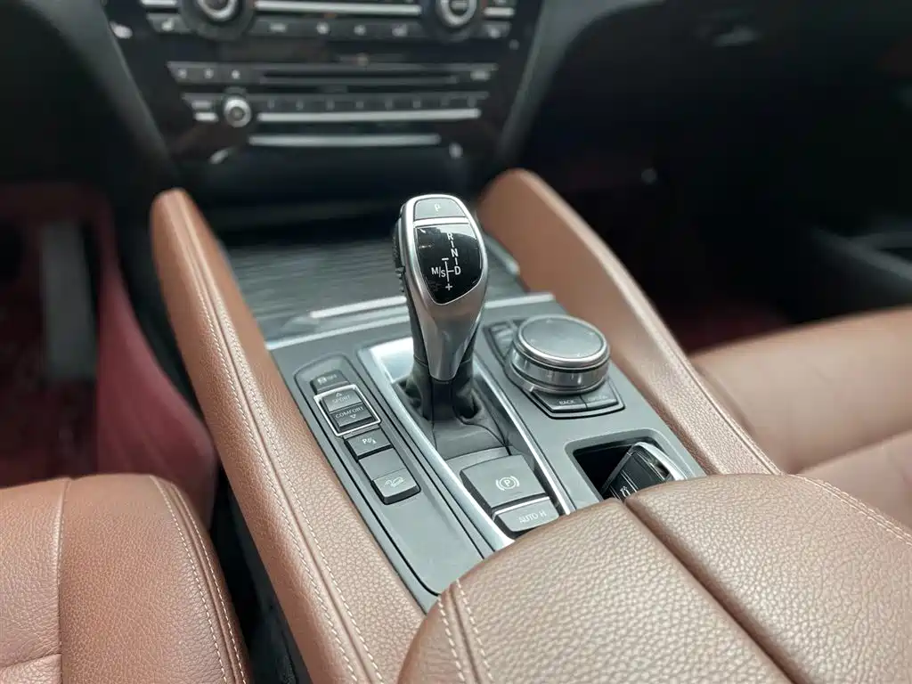 BMW X6 2018 — фото 22