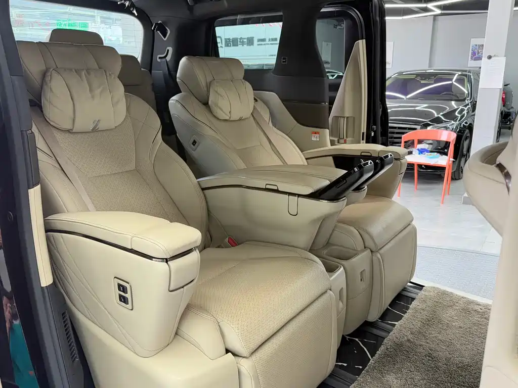 Toyota Alphard 2023 — фото 12