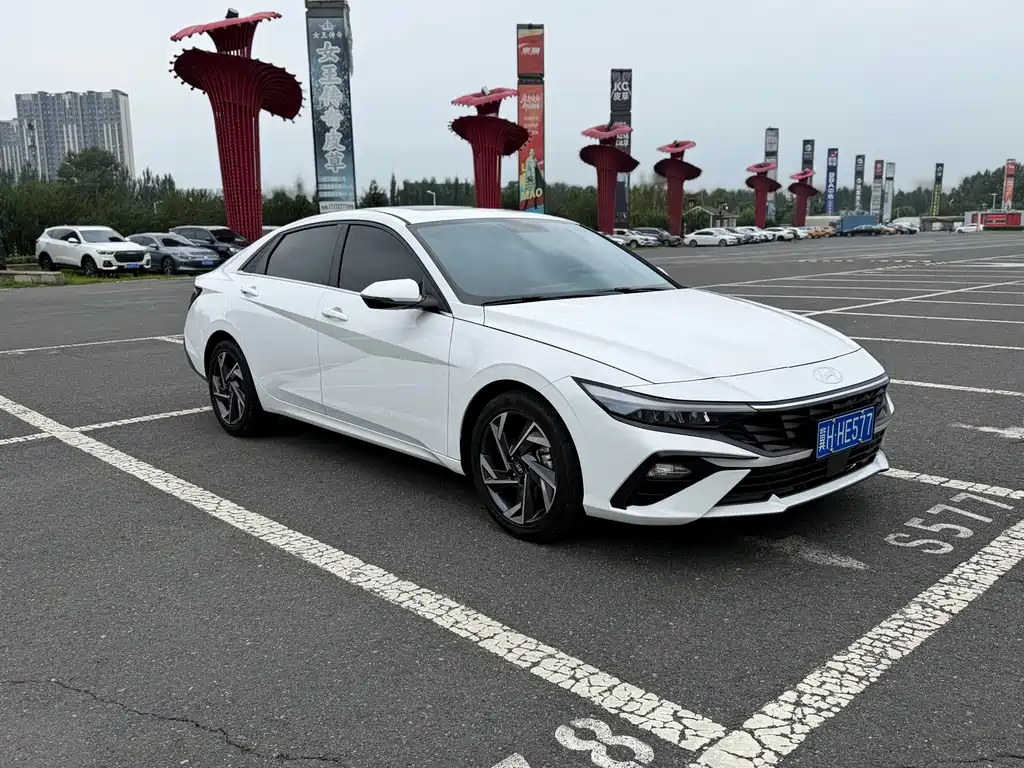 Hyundai Elantra 2023