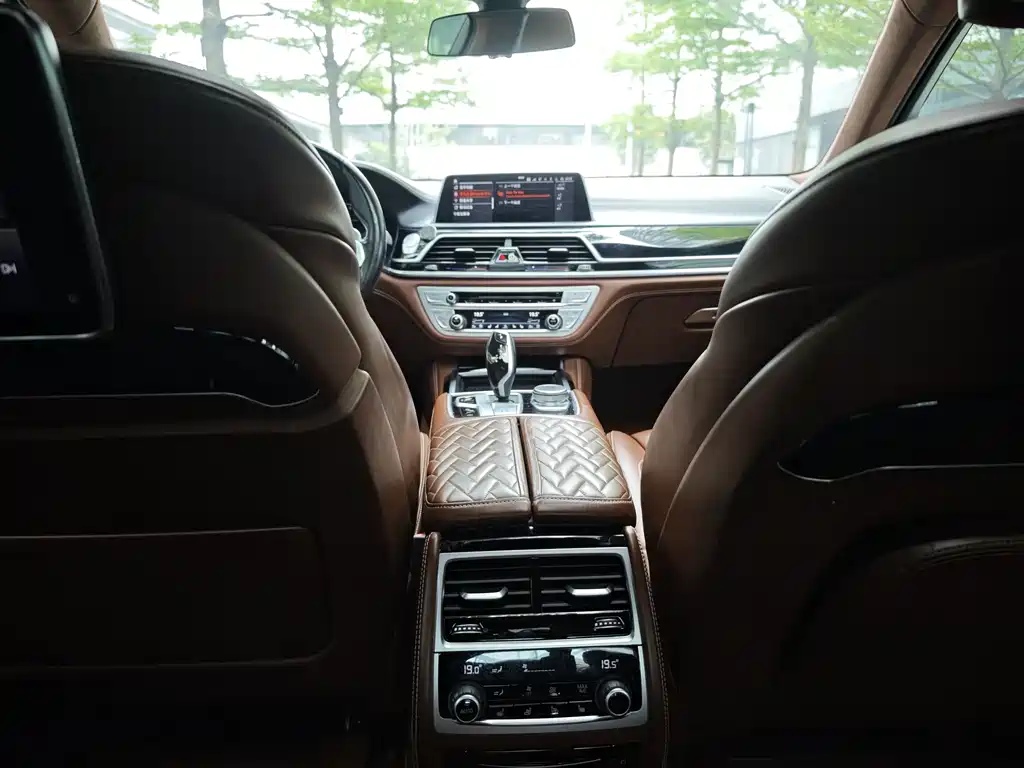 BMW 7 Series 2019 — фото 10