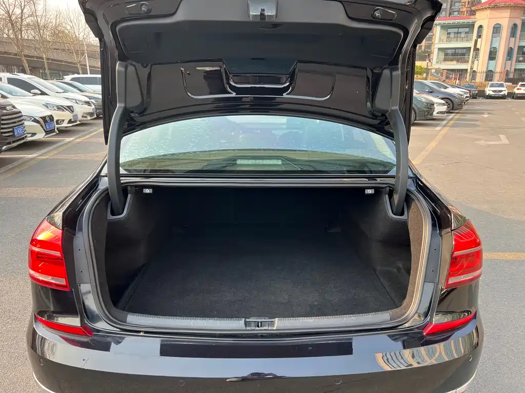 Volkswagen Passat 2018 — фото 11