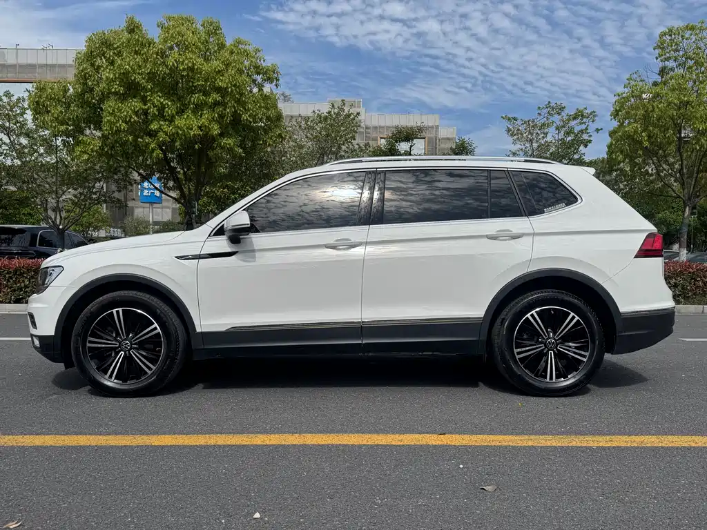 Volkswagen Tiguan L 2021 — фото 8