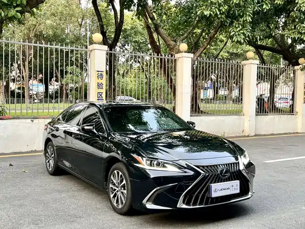Lexus ES 2024