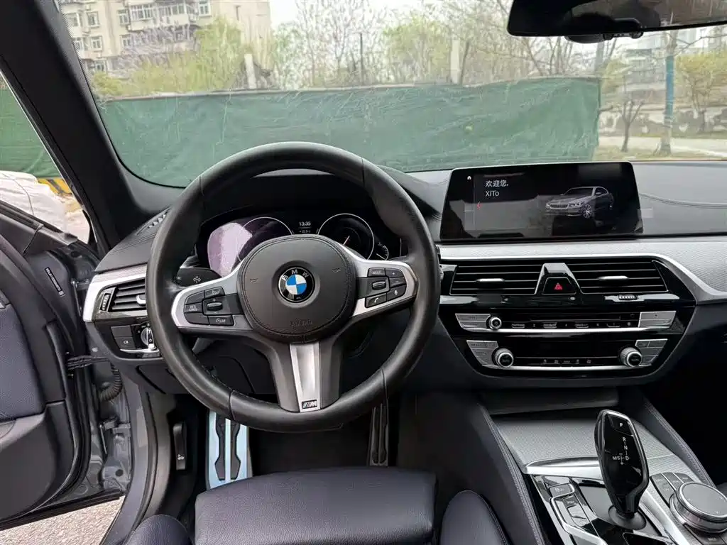 BMW 5 Series 2019 — фото 13