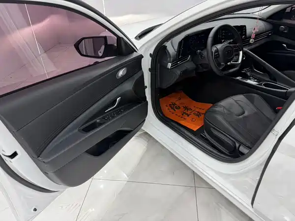 Hyundai Elantra 2023