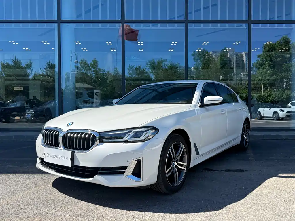 BMW 5 Series 2022 — фото 1