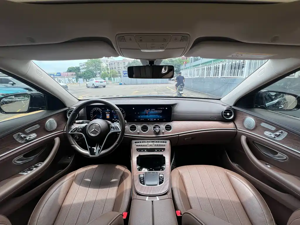 Mercedes-Benz E-Class 2022 — фото 11