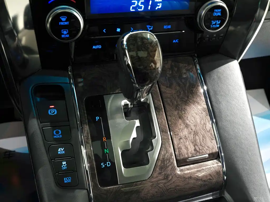 Toyota Alphard 2021 — фото 8