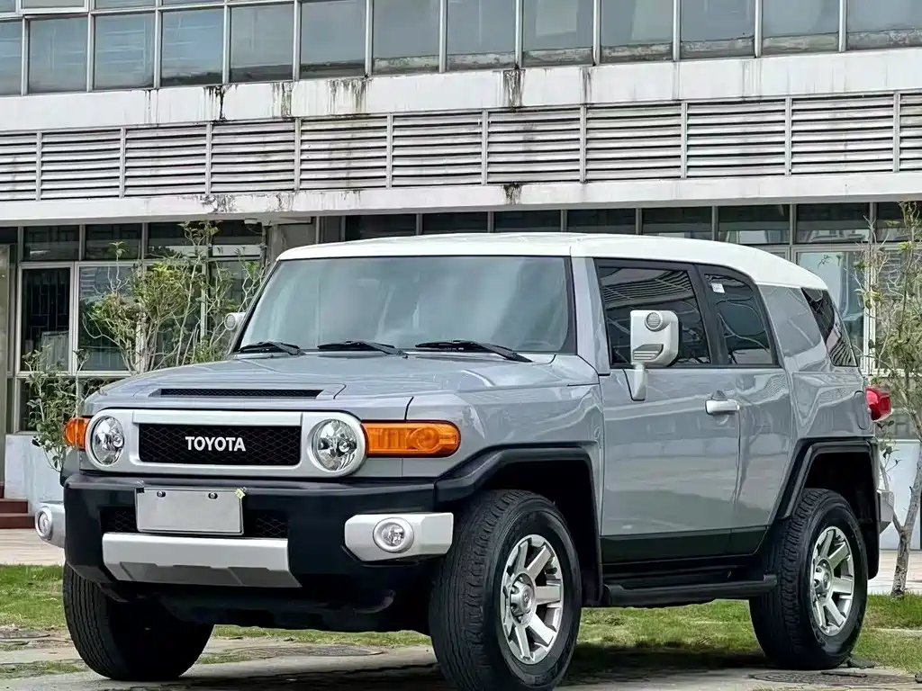 Toyota FJ Cruiser 2019 — фото 1