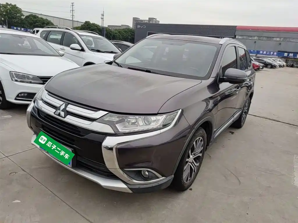 Mitsubishi Outlander 2018 — фото 1