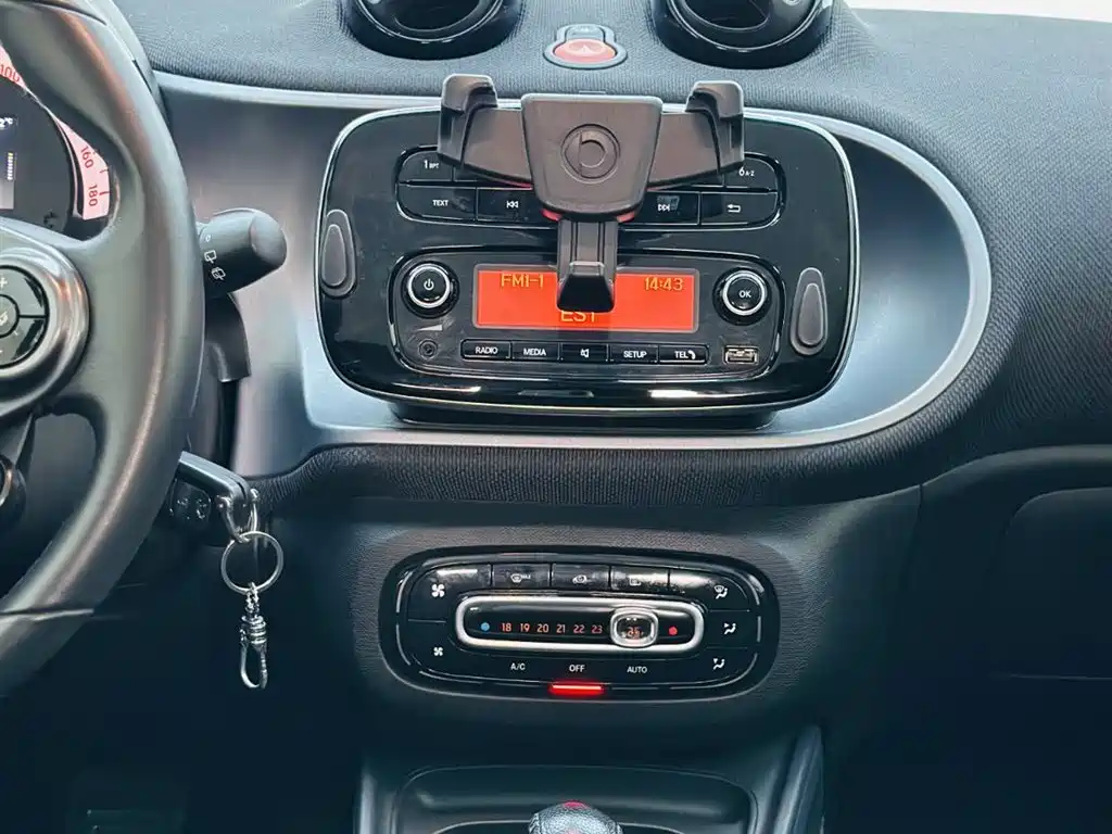 smart Fortwo 2020 — фото 16
