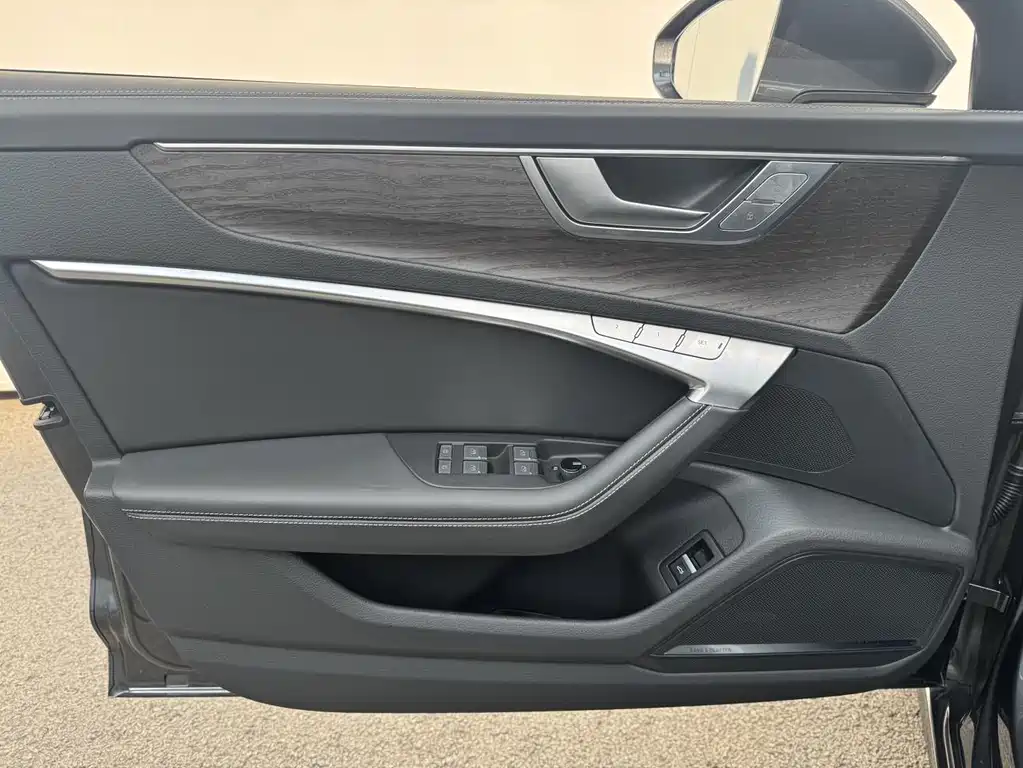 Audi A6L 2023 — фото 10