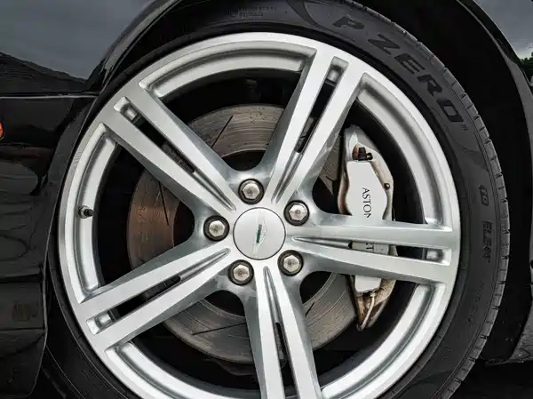 Aston Martin DB9 2009