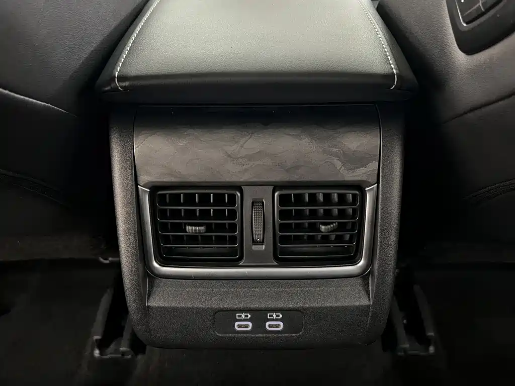 Toyota Camry 2024 — фото 13