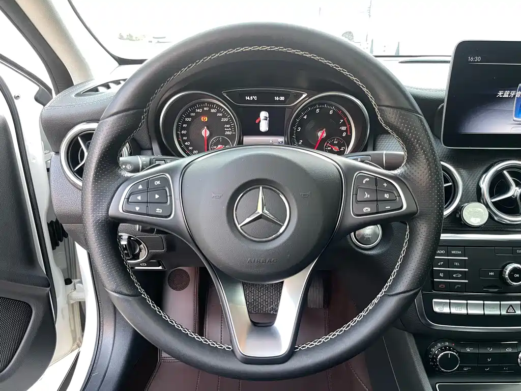 Mercedes-Benz GLA 2018 — фото 15