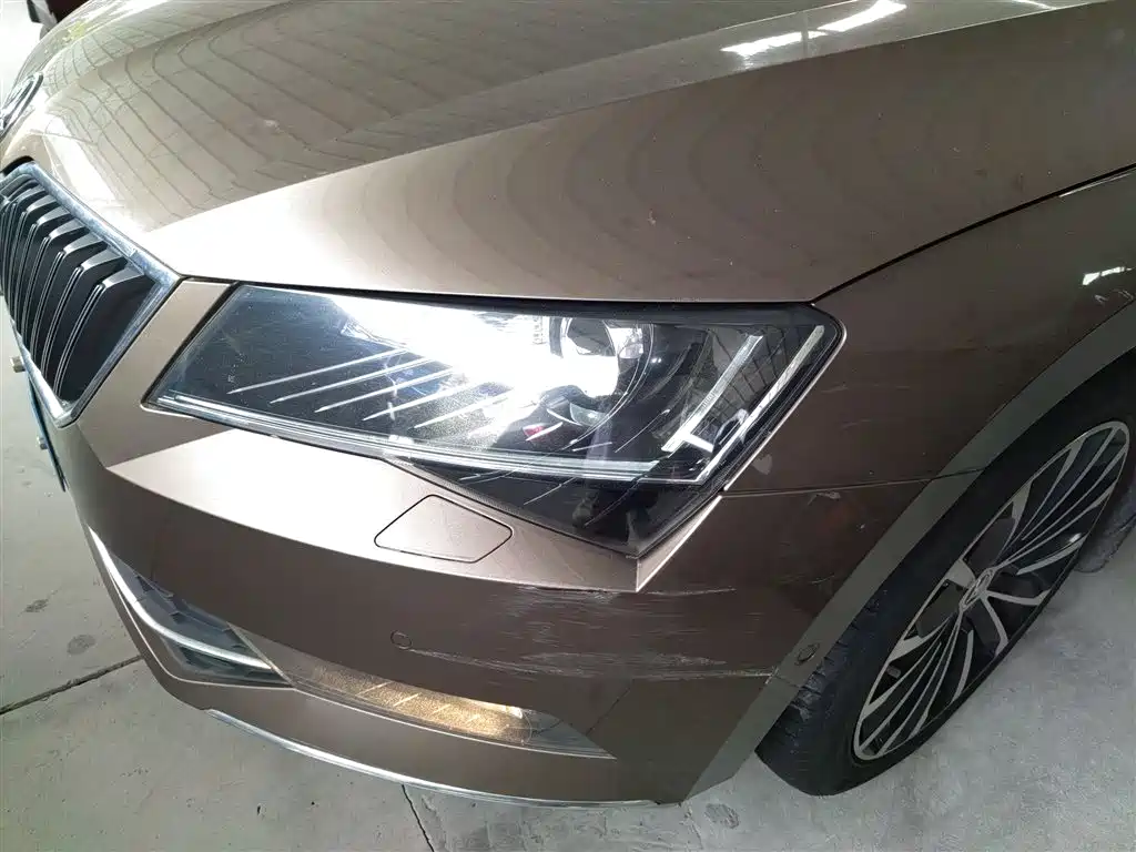 Skoda Superb 2017 — фото 18