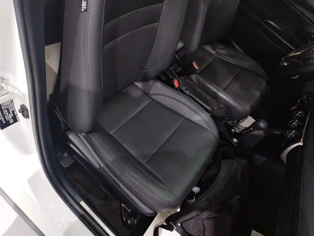 Toyota Yaris L 2022 — фото 20