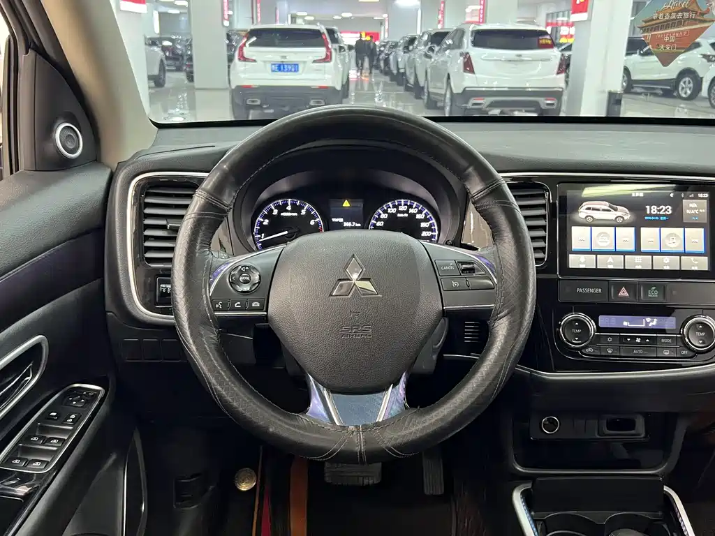 Mitsubishi Outlander 2020 — фото 12