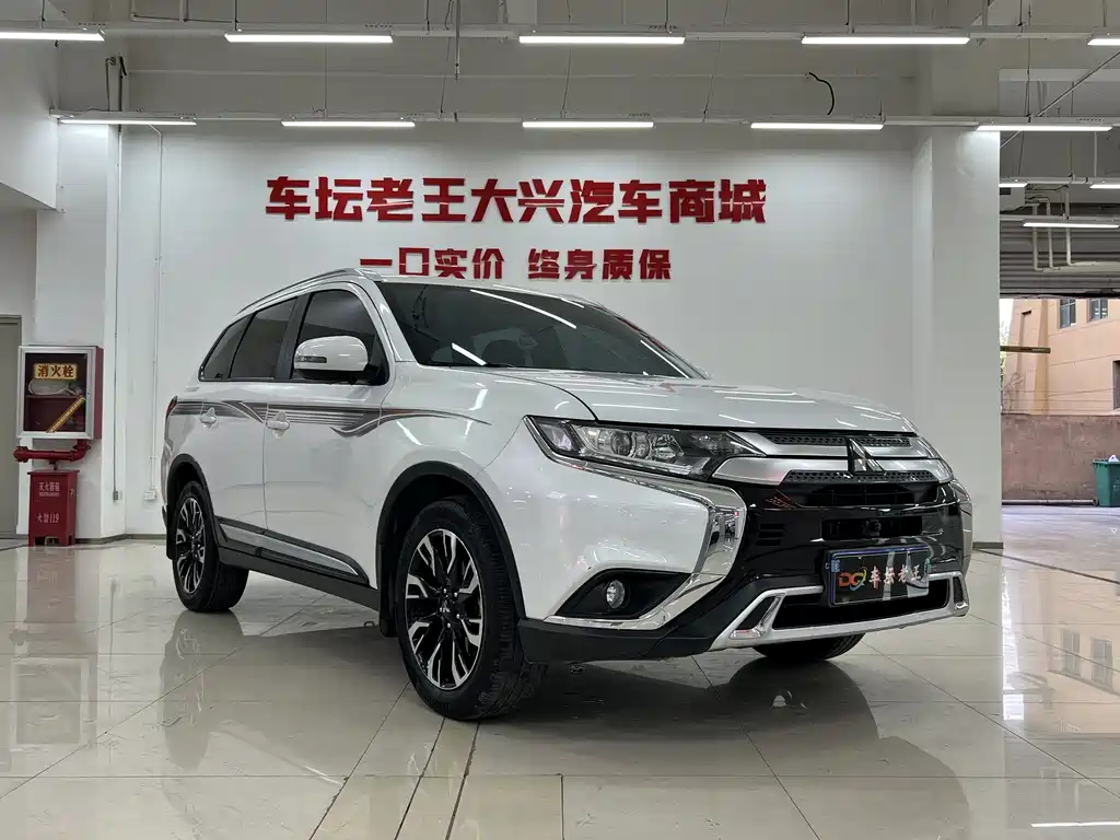 Mitsubishi Outlander 2020 — фото 3