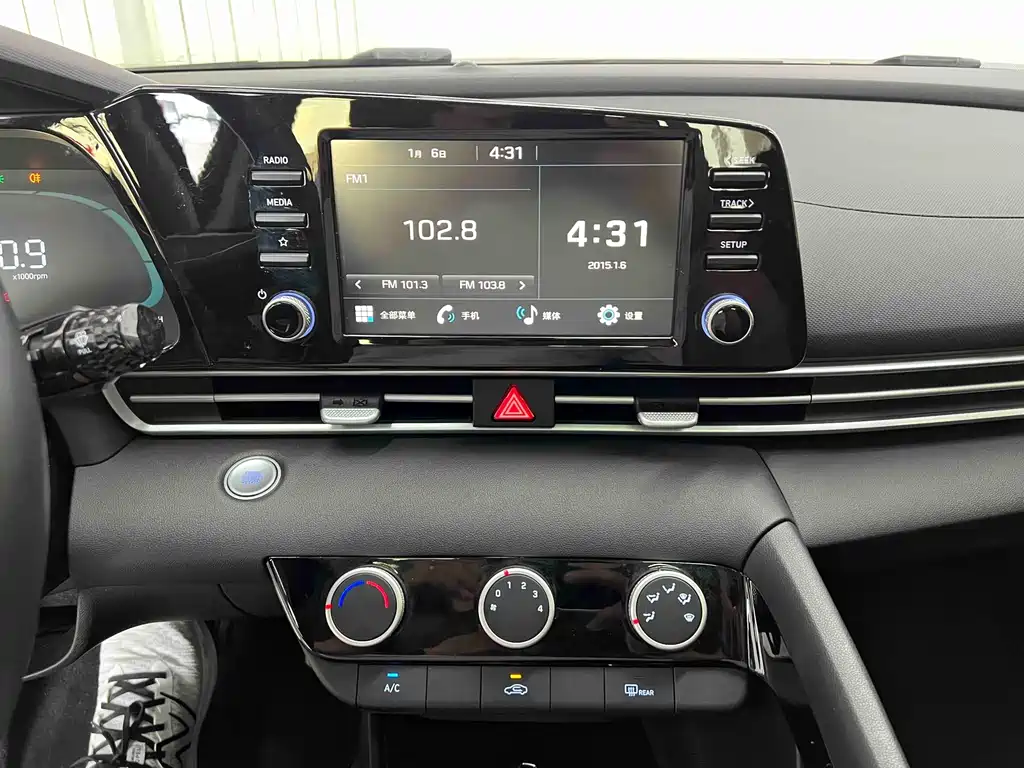 Hyundai Elantra 2024 — фото 14
