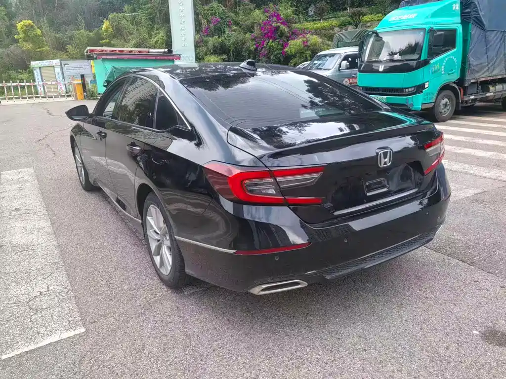 Honda Accord 2022 — фото 10