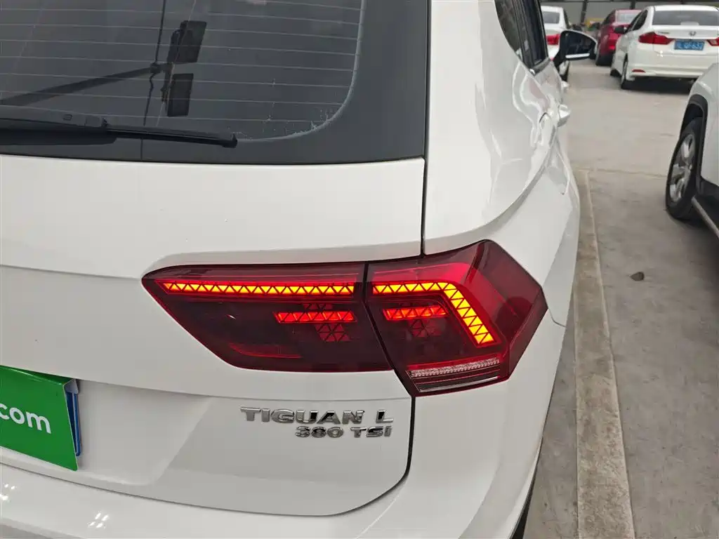 Volkswagen Tiguan L 2018 — фото 8