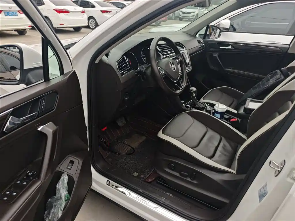 Volkswagen Tiguan L 2018 — фото 16
